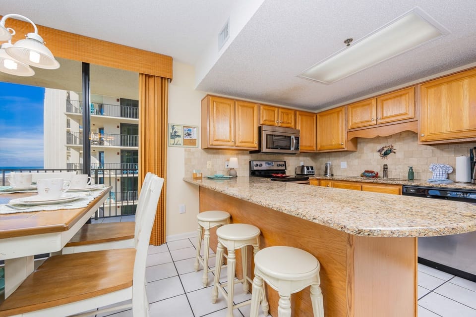 Condo, 3 Bedrooms | Private kitchen | Coffee/tea maker, fridge, oven