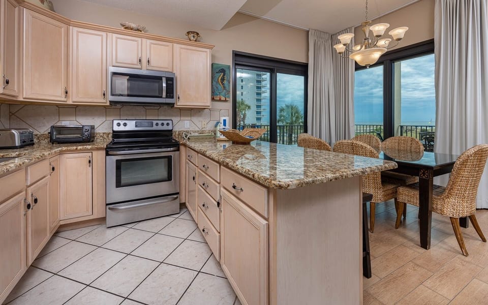 Condo, 3 Bedrooms | Private kitchen | Coffee/tea maker, fridge, oven