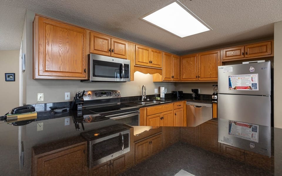 Condo, 3 Bedrooms | Private kitchen | Coffee/tea maker, fridge, oven