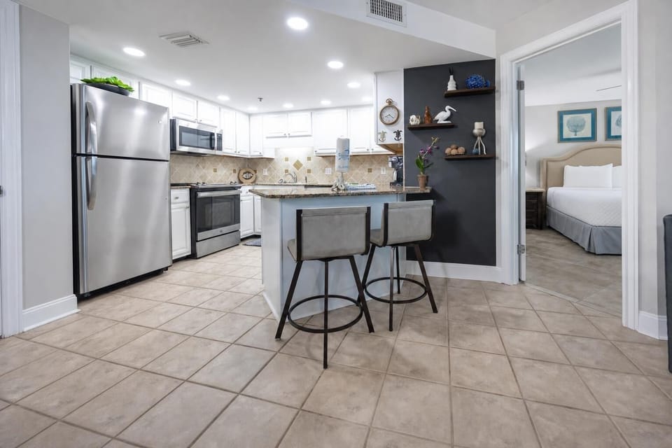 Condo, 3 Bedrooms | Interior