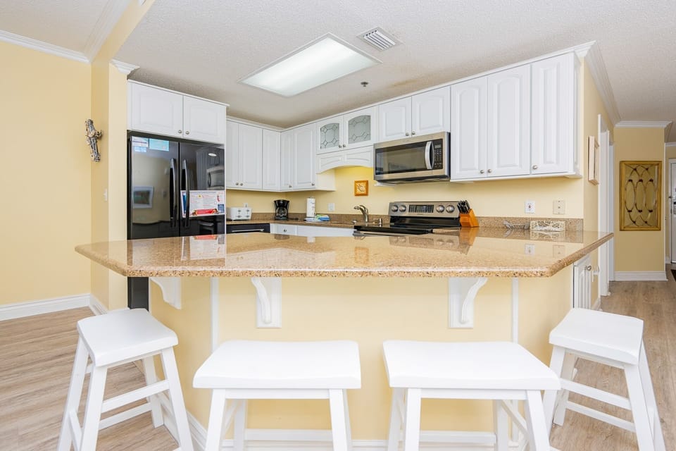 Condo, 3 Bedrooms | Private kitchen | Coffee/tea maker, fridge, oven