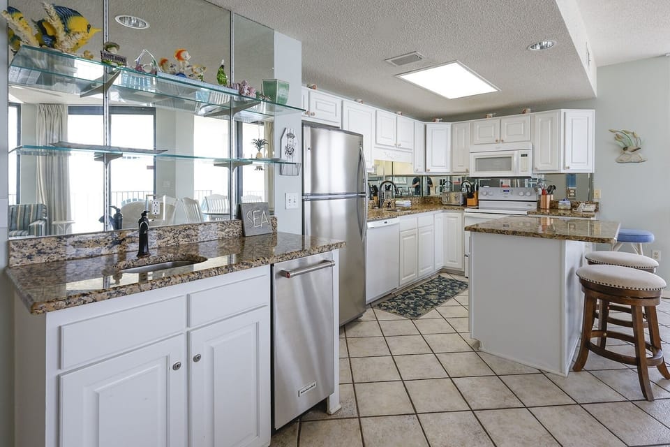 Condo, 3 Bedrooms | Private kitchen | Coffee/tea maker, fridge, oven