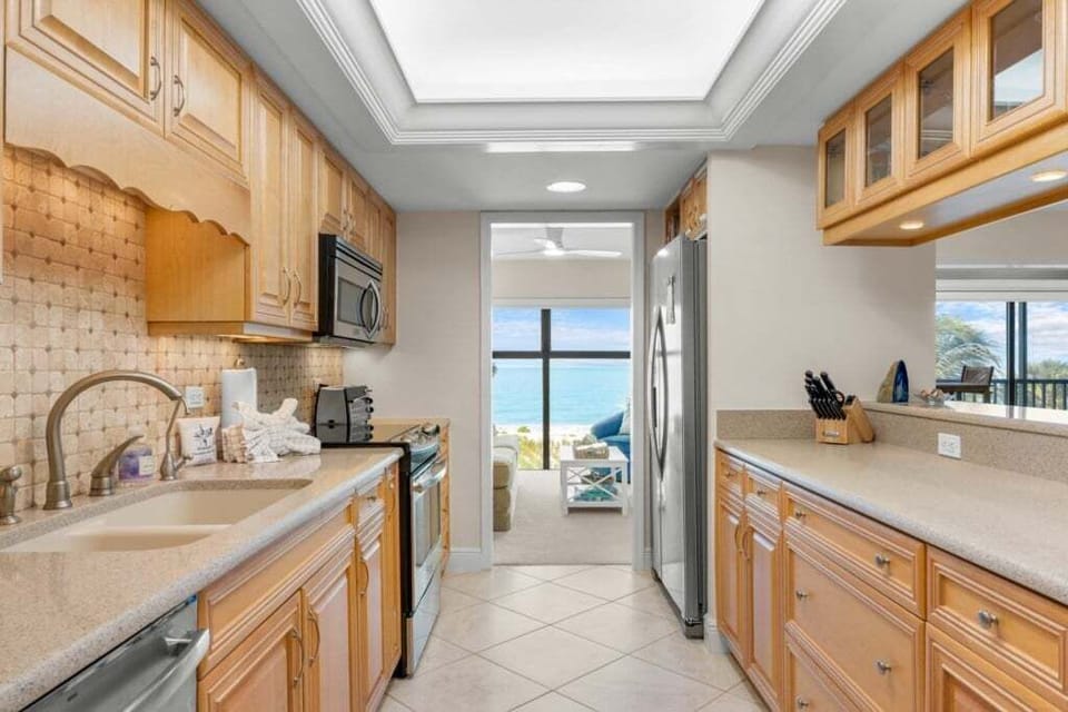 Condo, 2 Bedrooms | Private kitchen