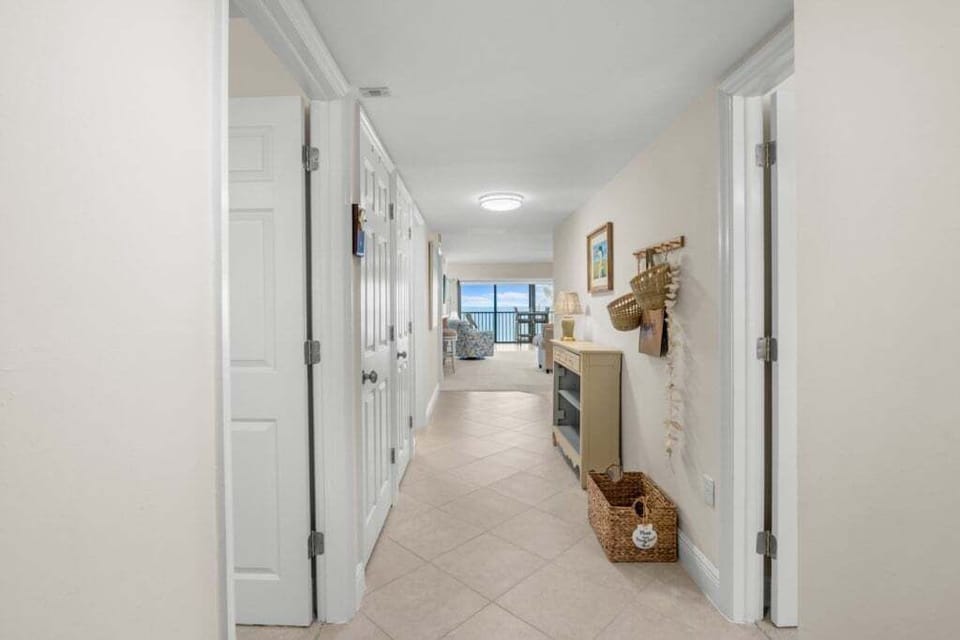 Condo, 2 Bedrooms | Interior