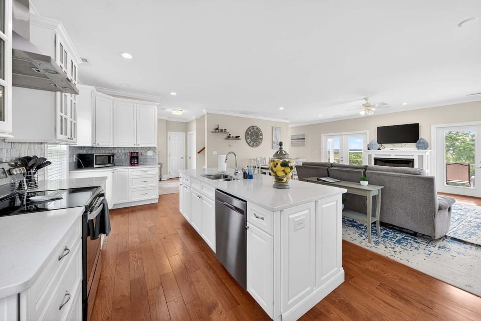 House, 4 Bedrooms | Private kitchen | Coffee/tea maker, fridge, oven, toaster