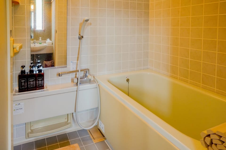 Quadruple Room | Bathroom | Towels, toilet paper