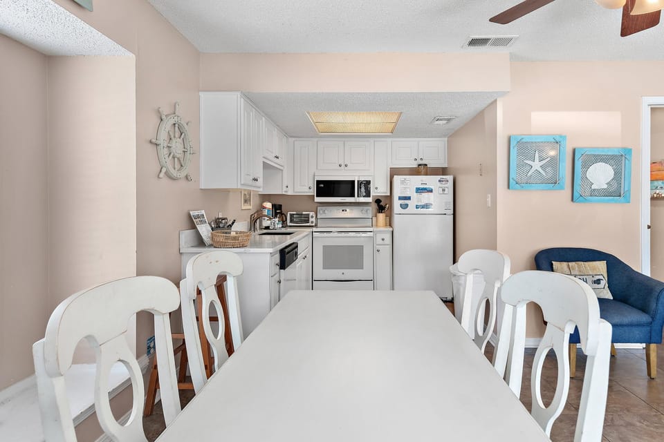 Condo, 1 King Bed with Sofa bed (Summer Breeze 112) | Private kitchen