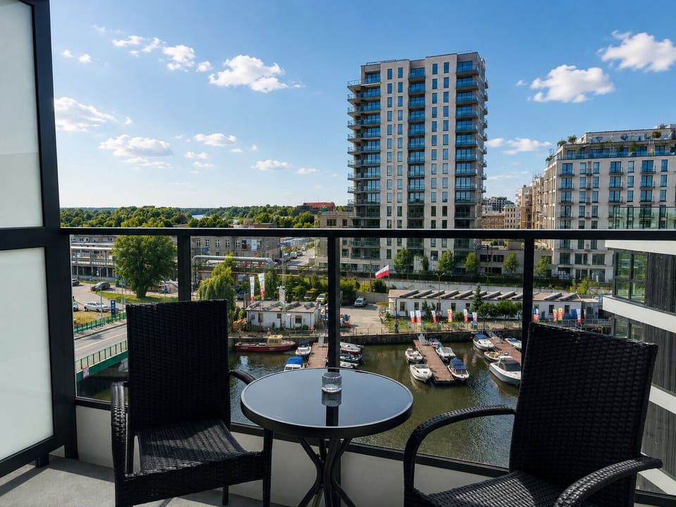 Comfort Apartment, Balcony, River View | Living room