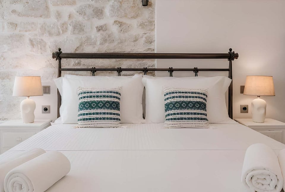 Deluxe Apartment, Canal View | Blackout drapes, soundproofing, WiFi (free)