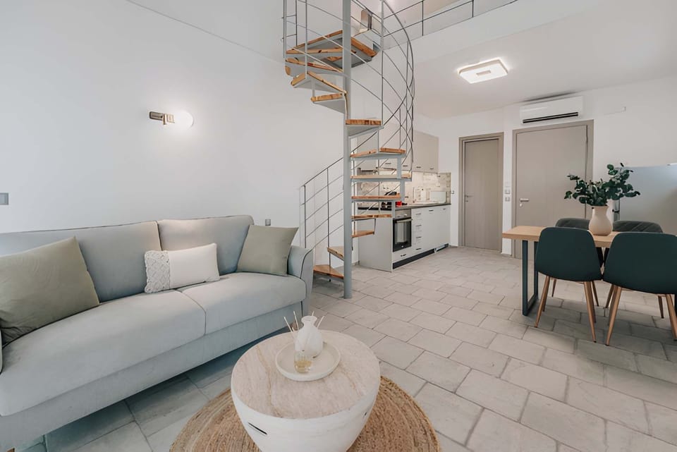Luxury Apartment, Canal View | Living area
