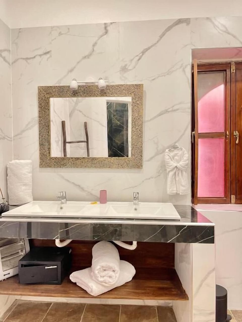 Junior Triple Room, Balcony, Courtyard View | Bathroom