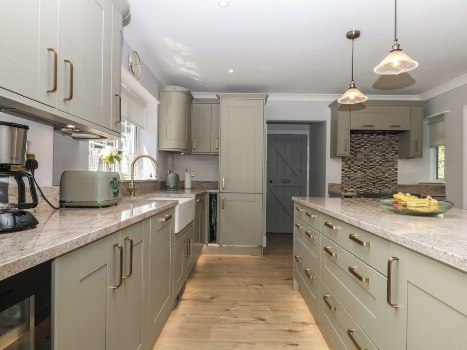 Dishwasher, cookware/dishes/utensils