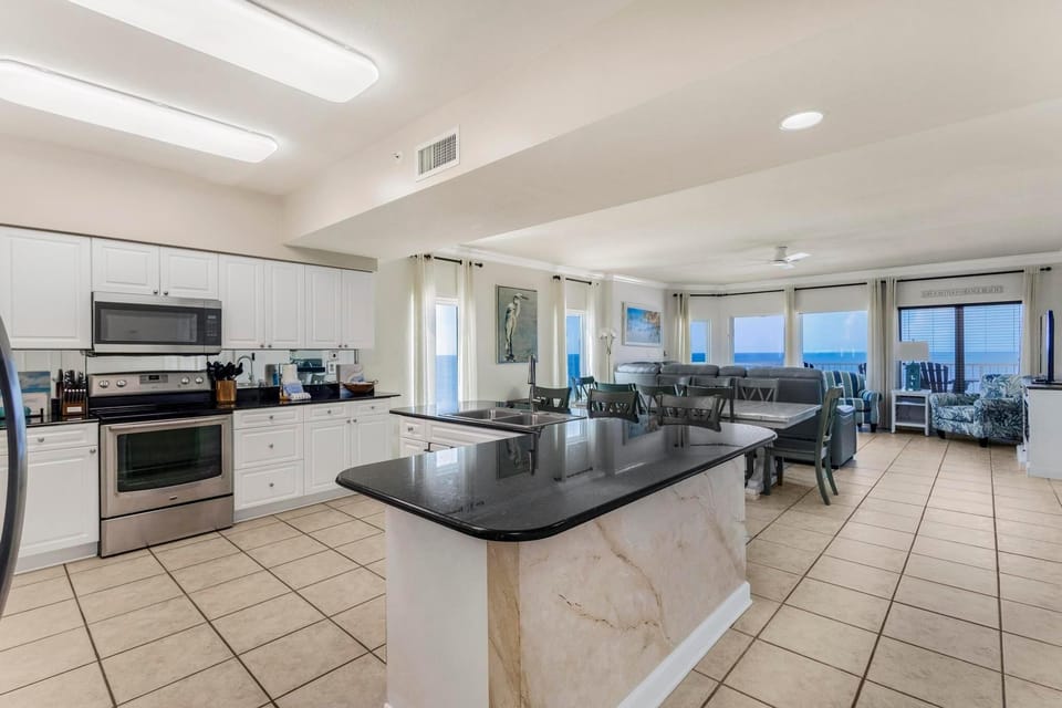 Condo, Multiple Beds (Admirals Quarters 1201) | Private kitchen