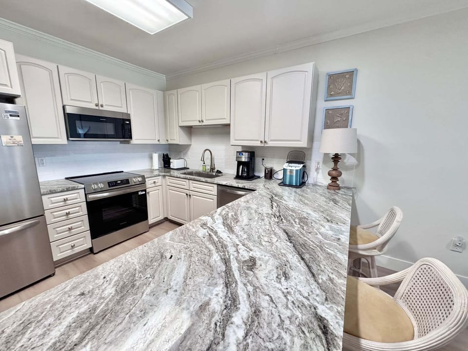 House, Multiple Beds (Marlin Key 2B) | Private kitchen