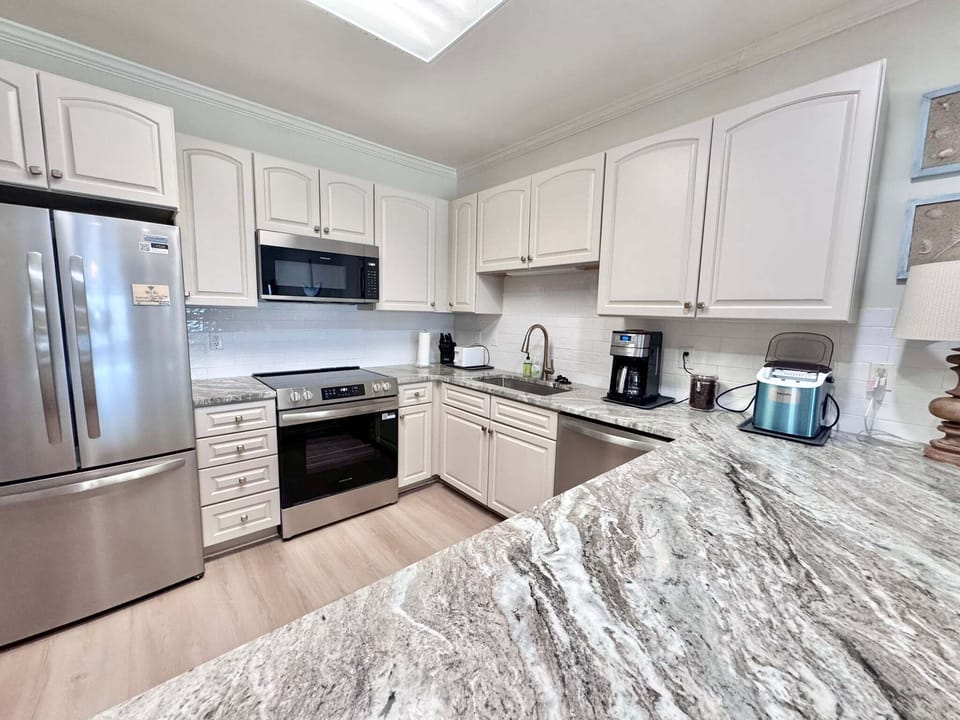 House, Multiple Beds (Marlin Key 2B) | Private kitchen