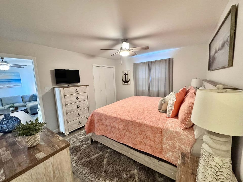 House, Multiple Beds, Garden View (Bayview 75) | 2 bedrooms, individually decorated, individually furnished, bed sheets