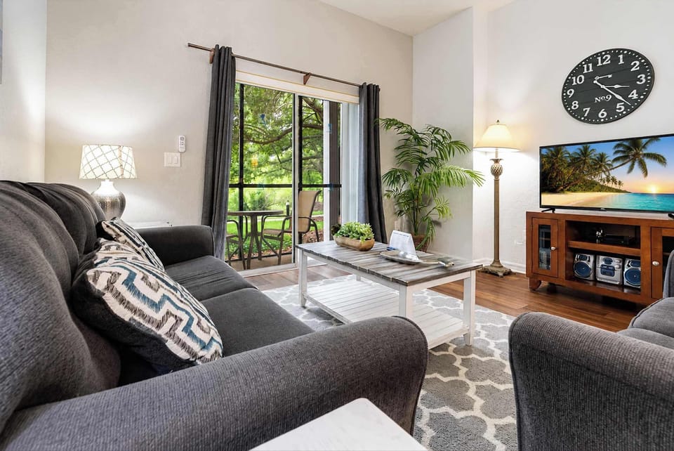 Condo, Multiple Beds, Garden View (Palm & Pine Retreat) | Living area