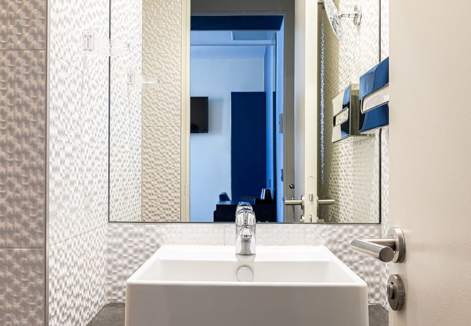 Bathroom sink