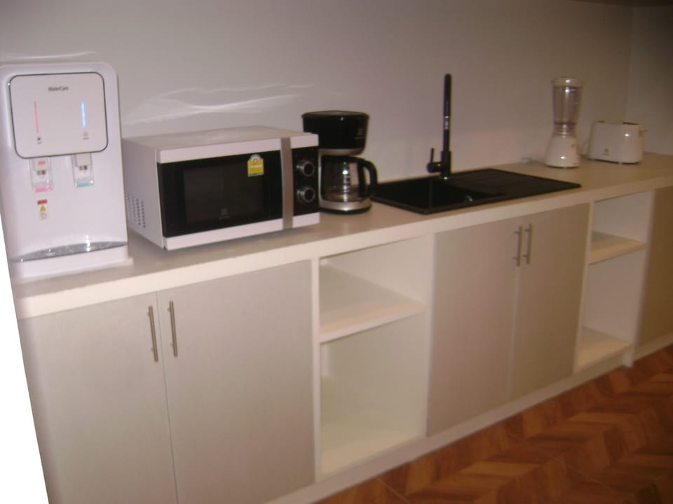 Shared Dormitory, Kitchenette (Shared Bathroom) | In-room safe, soundproofing, iron/ironing board, free WiFi
