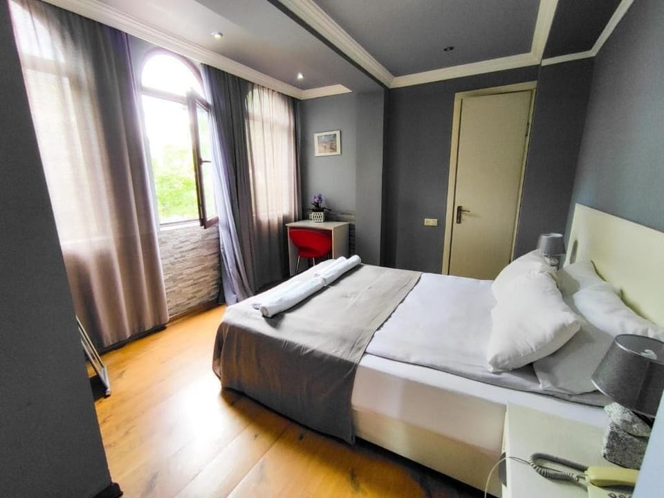 Deluxe Double Room, Balcony, City View | Desk, laptop workspace, iron/ironing board (on request), WiFi (free)