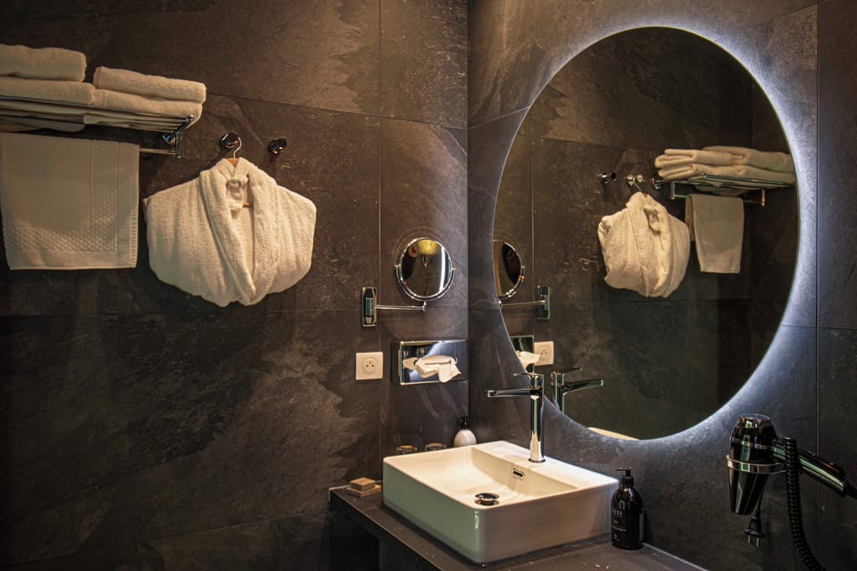 Premium Double Room | Bathroom | Shower, eco-friendly toiletries, hair dryer, slippers