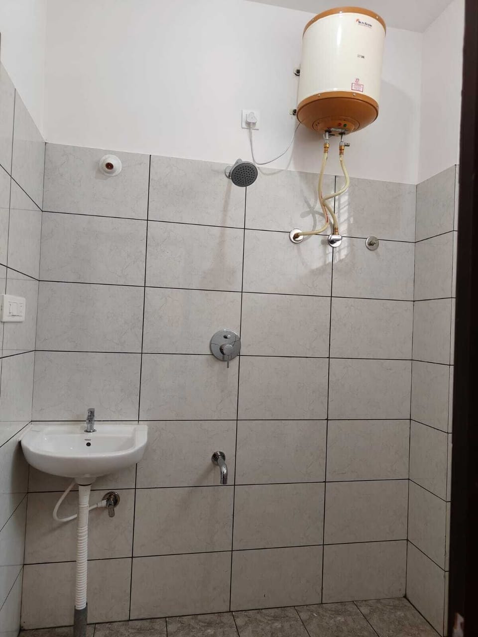 Shower, towels, soap, shampoo