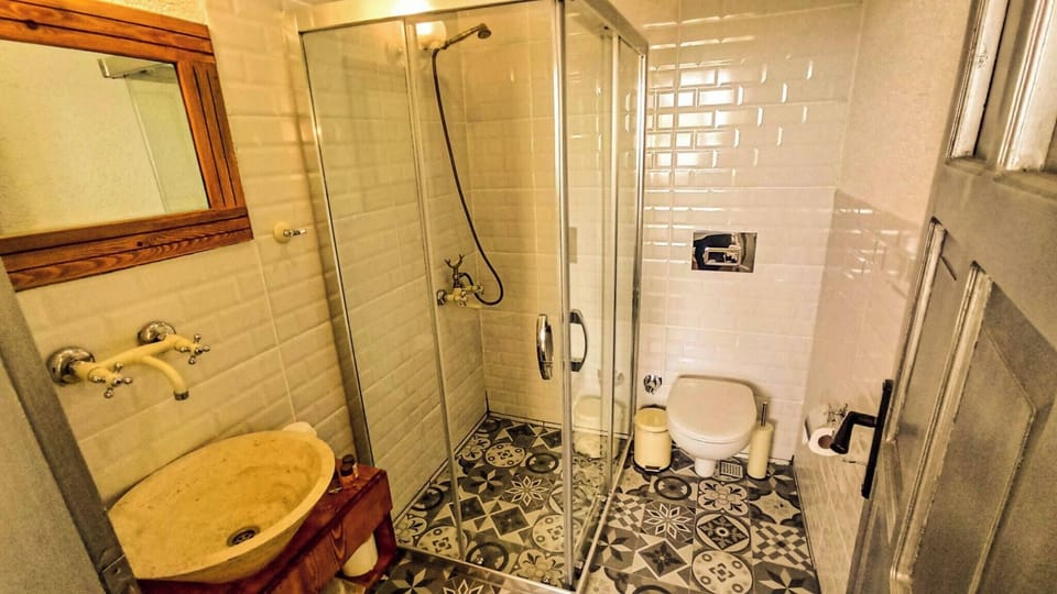 Room, 1 Bedroom, Accessible, Smoking | Bathroom