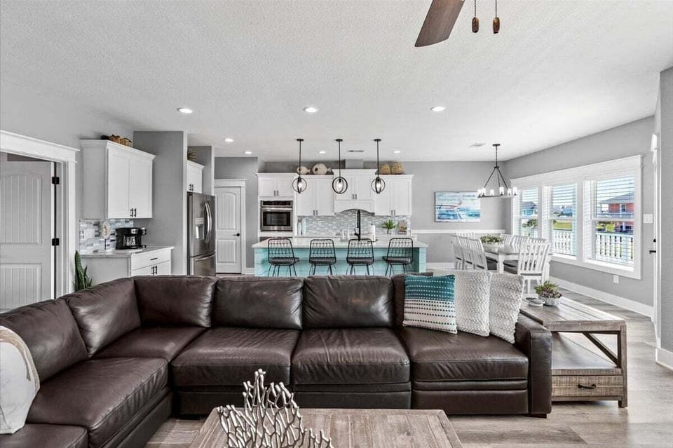 House, Multiple Beds, Patio, Pool View (Insta-Ahhh) | Living area