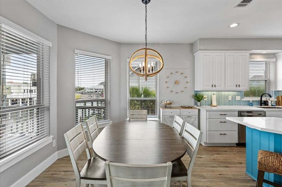 House, Multiple Beds, Pool Access, Pool View (Bay Dayz) | Dining
