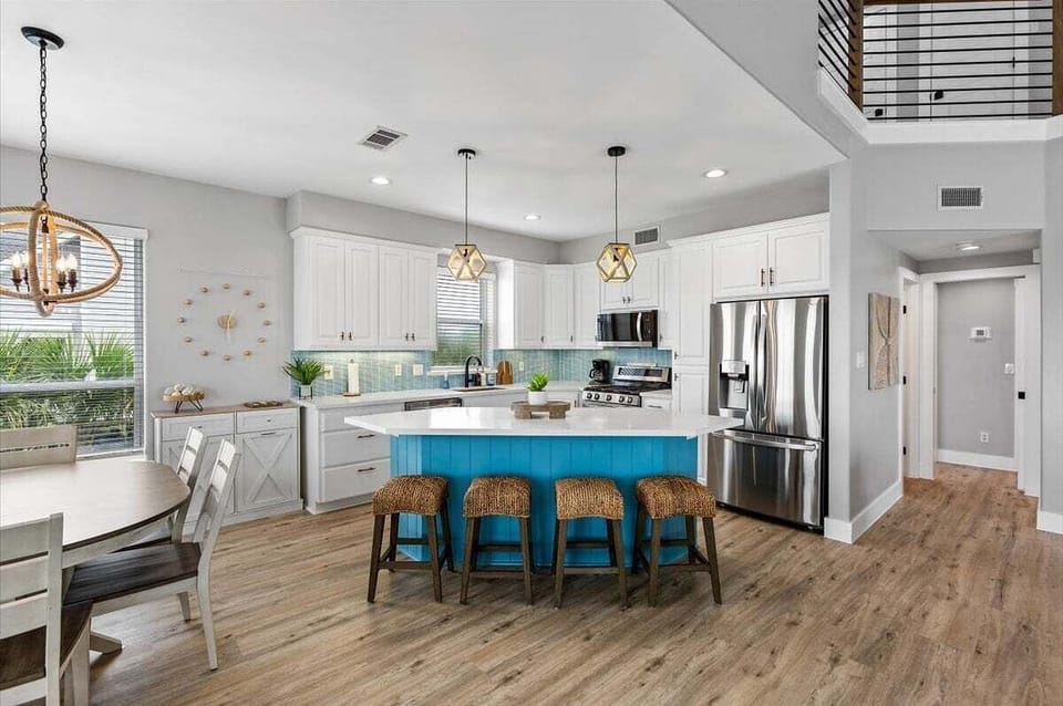 House, Multiple Beds, Pool Access, Pool View (Bay Dayz) | Private kitchen | Dining table