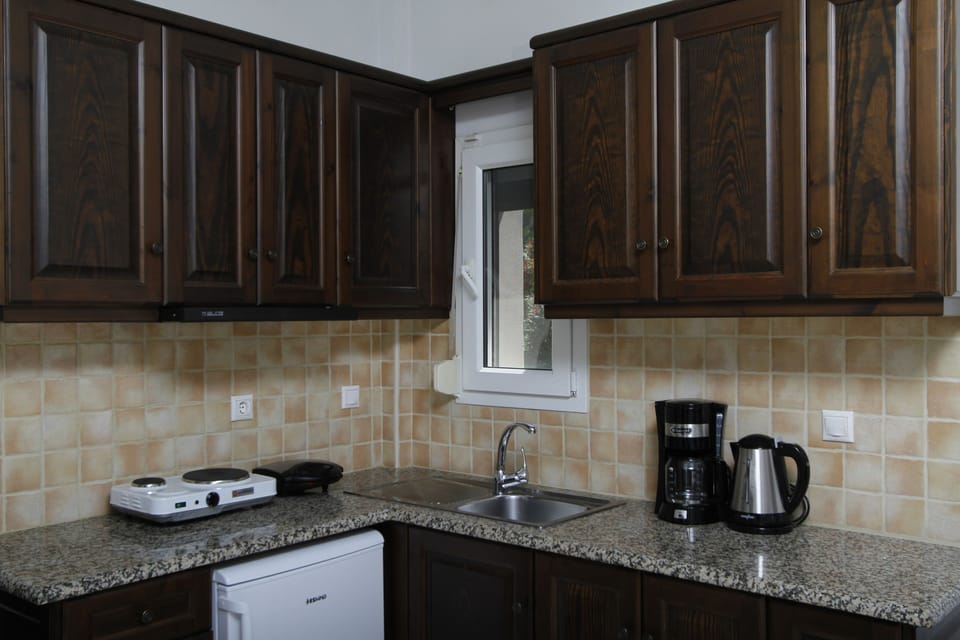 In-room safe, soundproofing, iron/ironing board, free WiFi