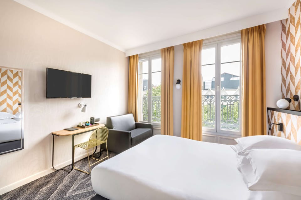 Family Room, 1 Double Bed with Sofa bed, Non Smoking (with Sofabed) | Premium bedding, in-room safe, desk, laptop workspace