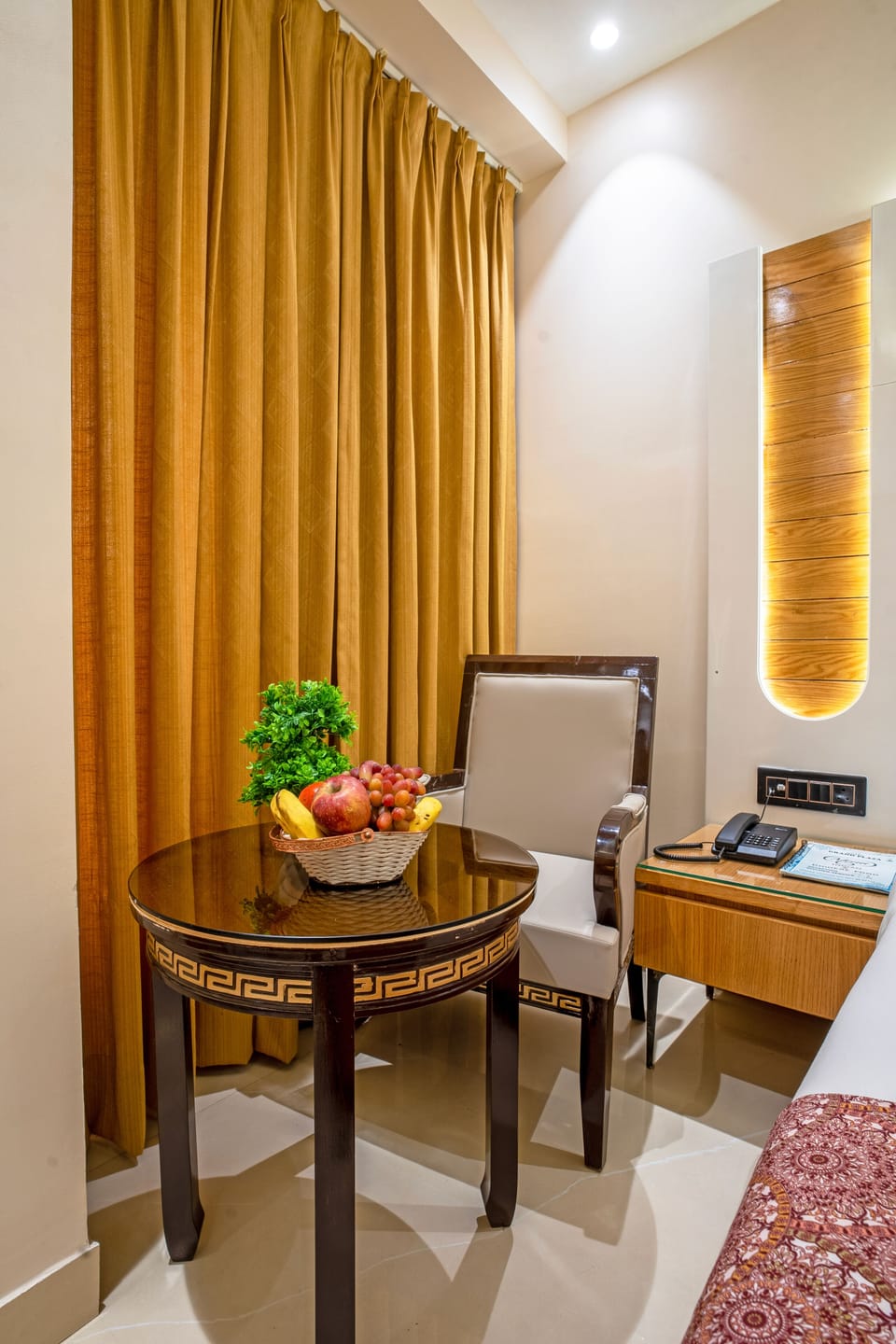 Premium Room | Desk, bed sheets