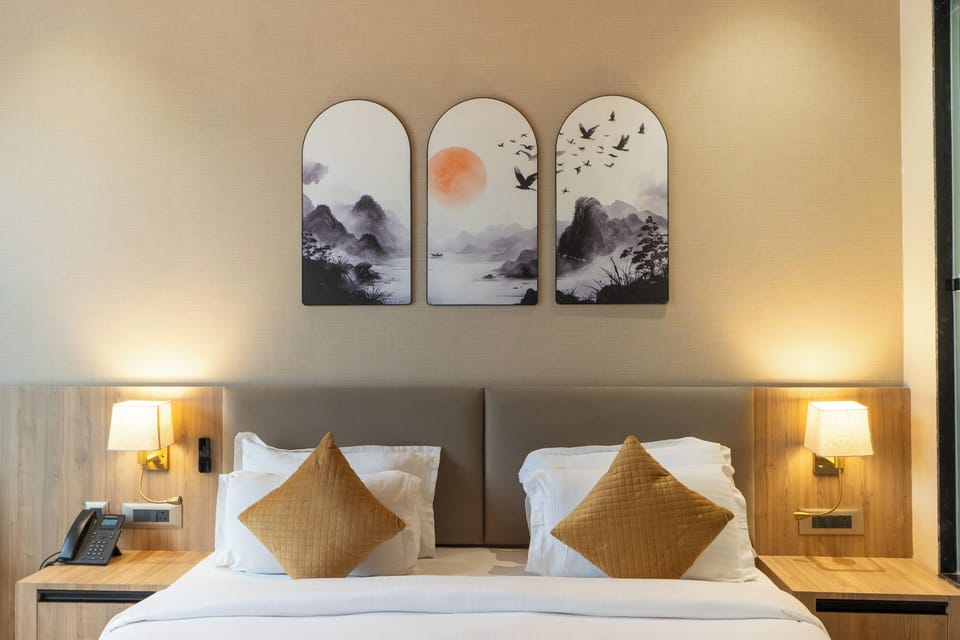 Premium Cottage | In-room safe, desk, laptop workspace, blackout drapes
