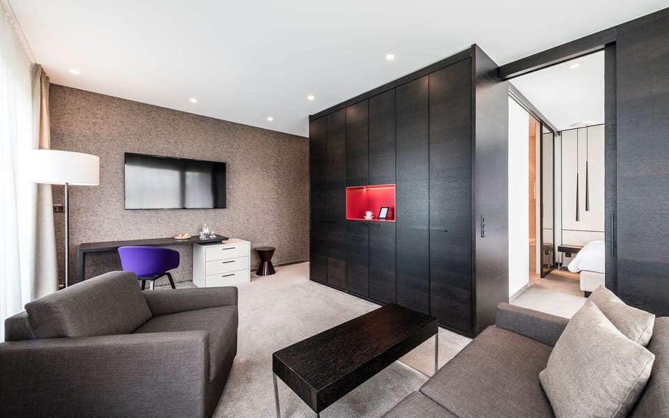Standard Suite | Premium bedding, in-room safe, desk, laptop workspace