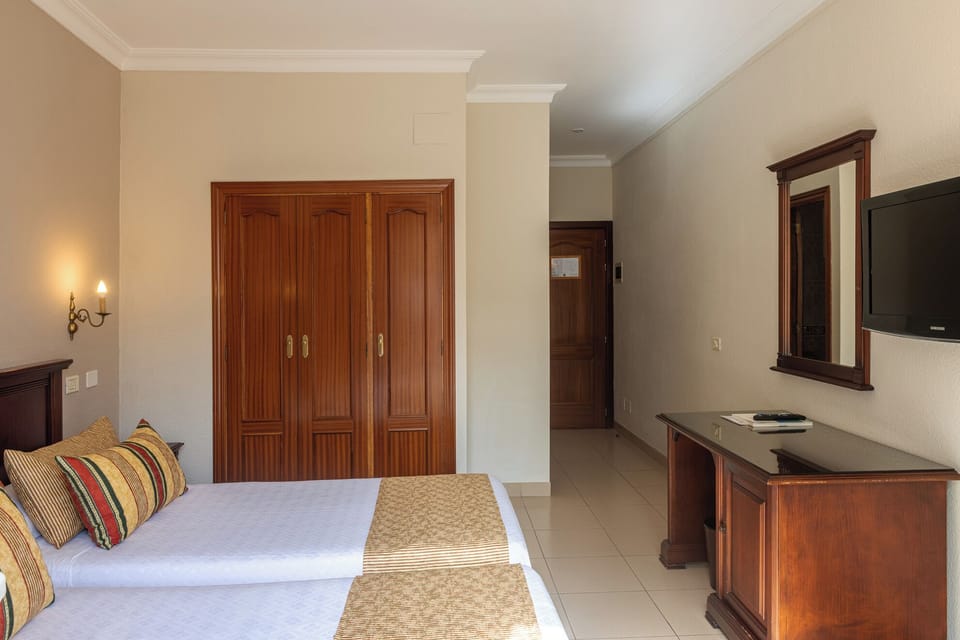 Double Room | WiFi (free), bed sheets
