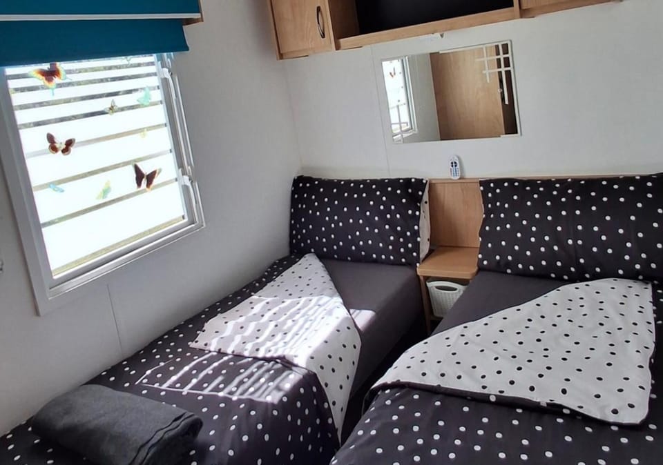 3 bedrooms, WiFi (free), bed sheets