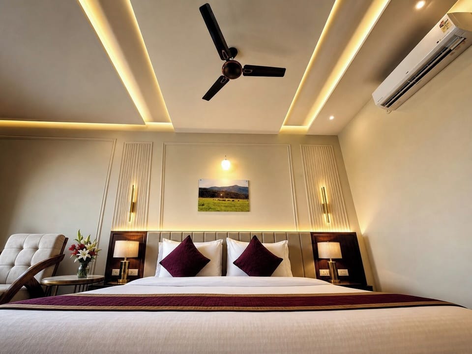 Luxury Studio Suite, Balcony | Desk, blackout drapes, iron/ironing board, WiFi (free)