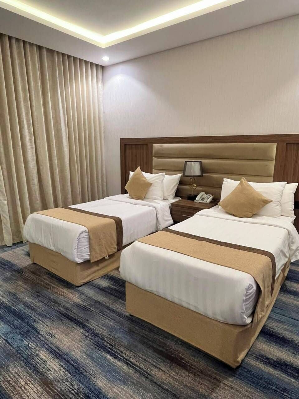 Double Room | In-room safe, iron/ironing board (on request), WiFi (free), bed sheets