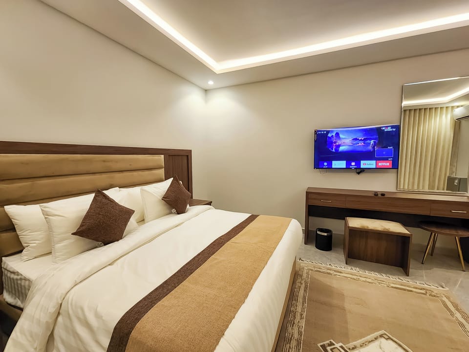 Standard Room | In-room safe, iron/ironing board (on request), WiFi (free), bed sheets