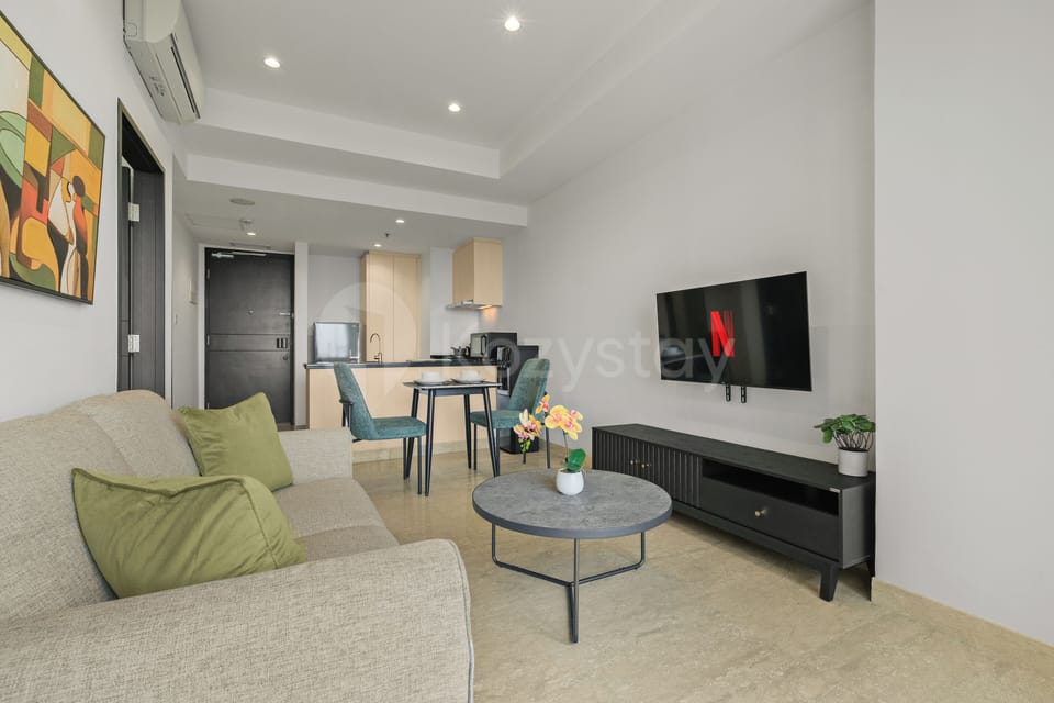 Apartment, 1 Bedroom, City View | Living area | 43-inch Smart TV with cable channels, Netflix, streaming services