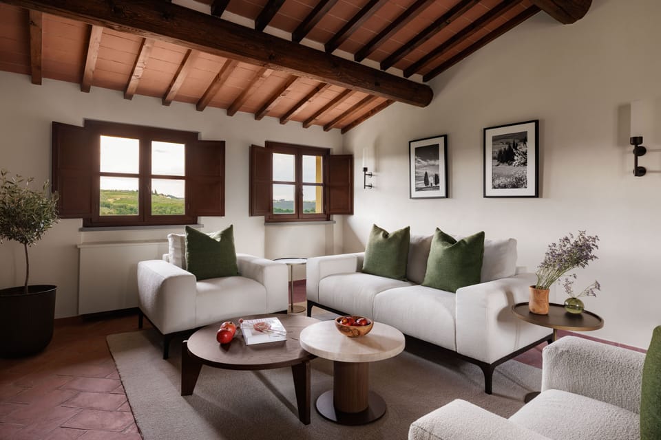 Luxury Suite, Hill View | Living area