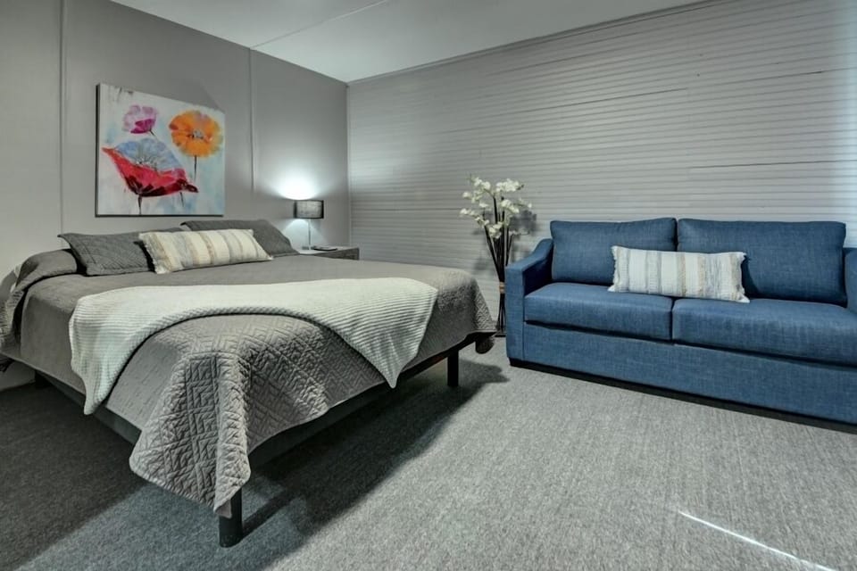Classic Room, 1 Double Bed | 1 bedroom, Egyptian cotton sheets, Select Comfort beds, desk