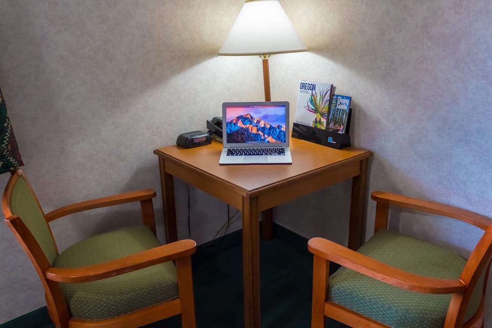 Family Room | Desk, iron/ironing board, free WiFi, bed sheets