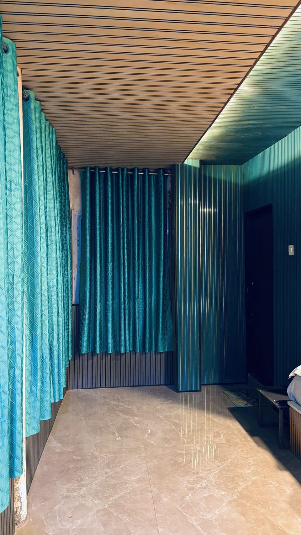 Junior Double Room | Premium bedding, desk, laptop workspace, WiFi (free)