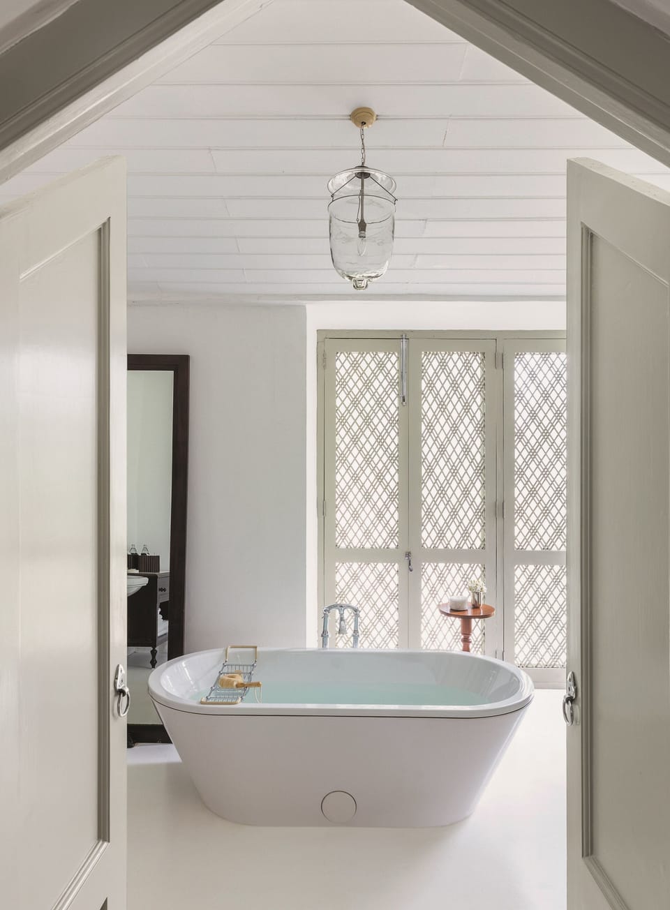 Separate tub and shower, free toiletries, bathrobes, towels