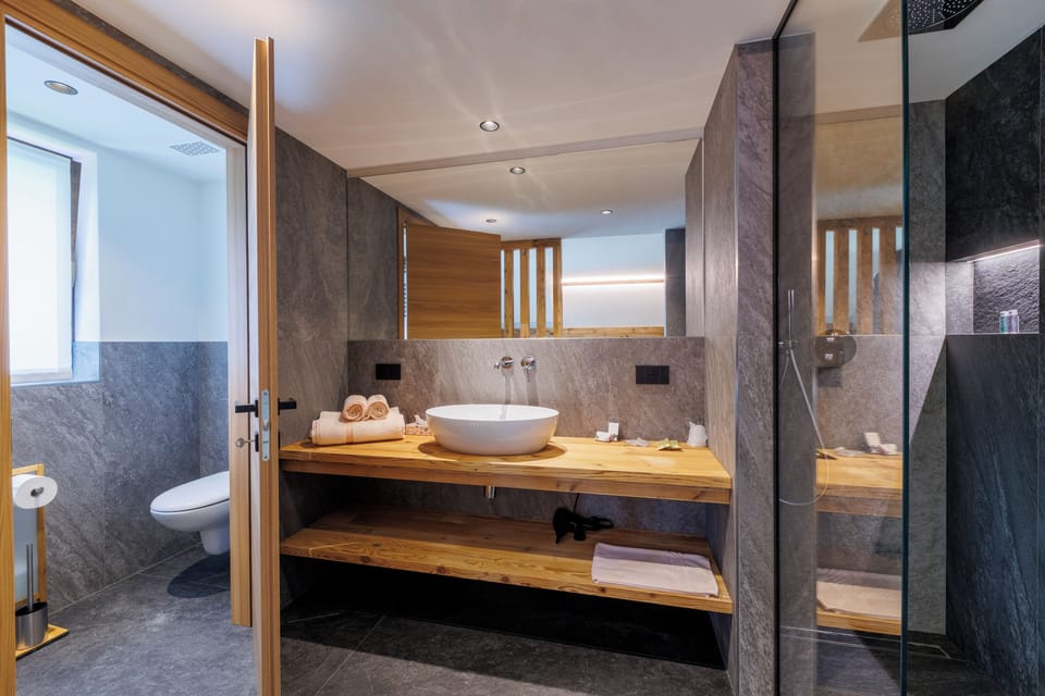Classic Double Room, Balcony, Mountain View | Bathroom | Shower, free toiletries, hair dryer, towels