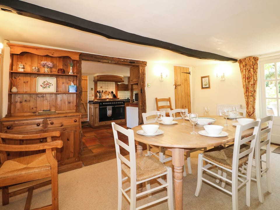 Cottage | Dining