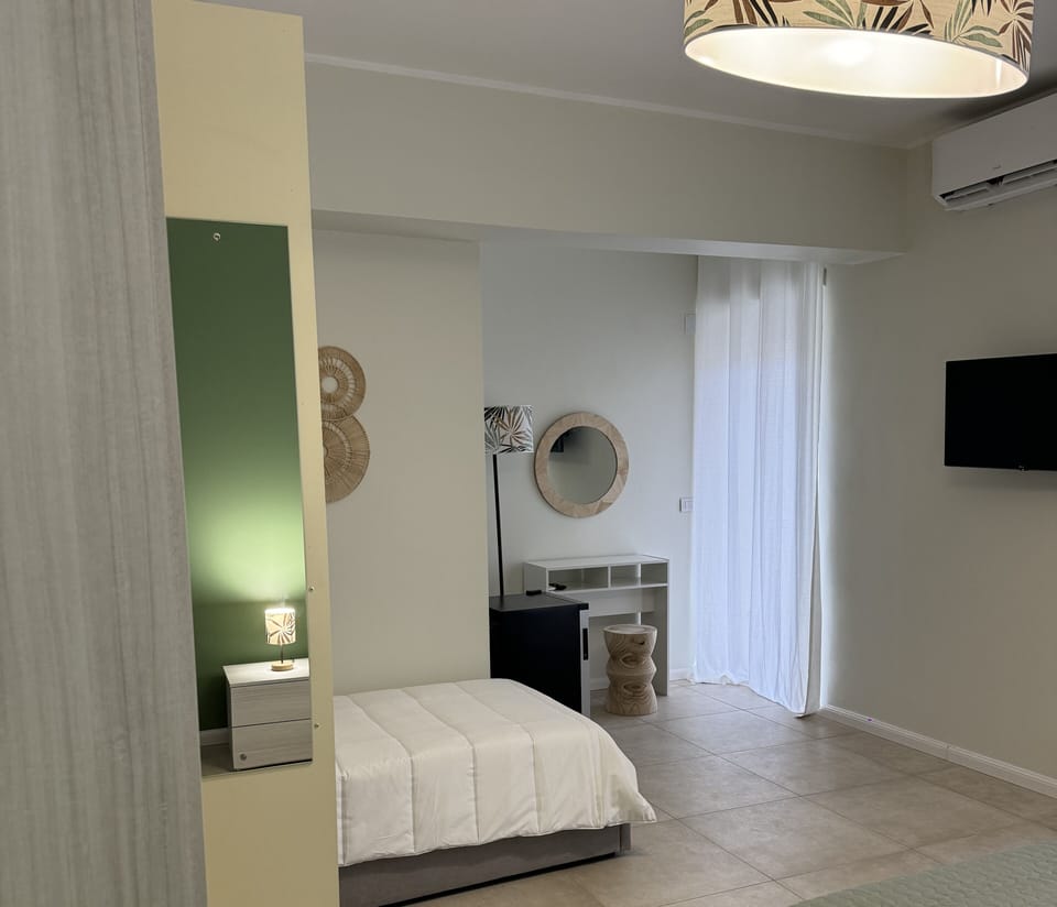 Comfort Triple Room, Balcony (Henri) | Desk, WiFi (free)