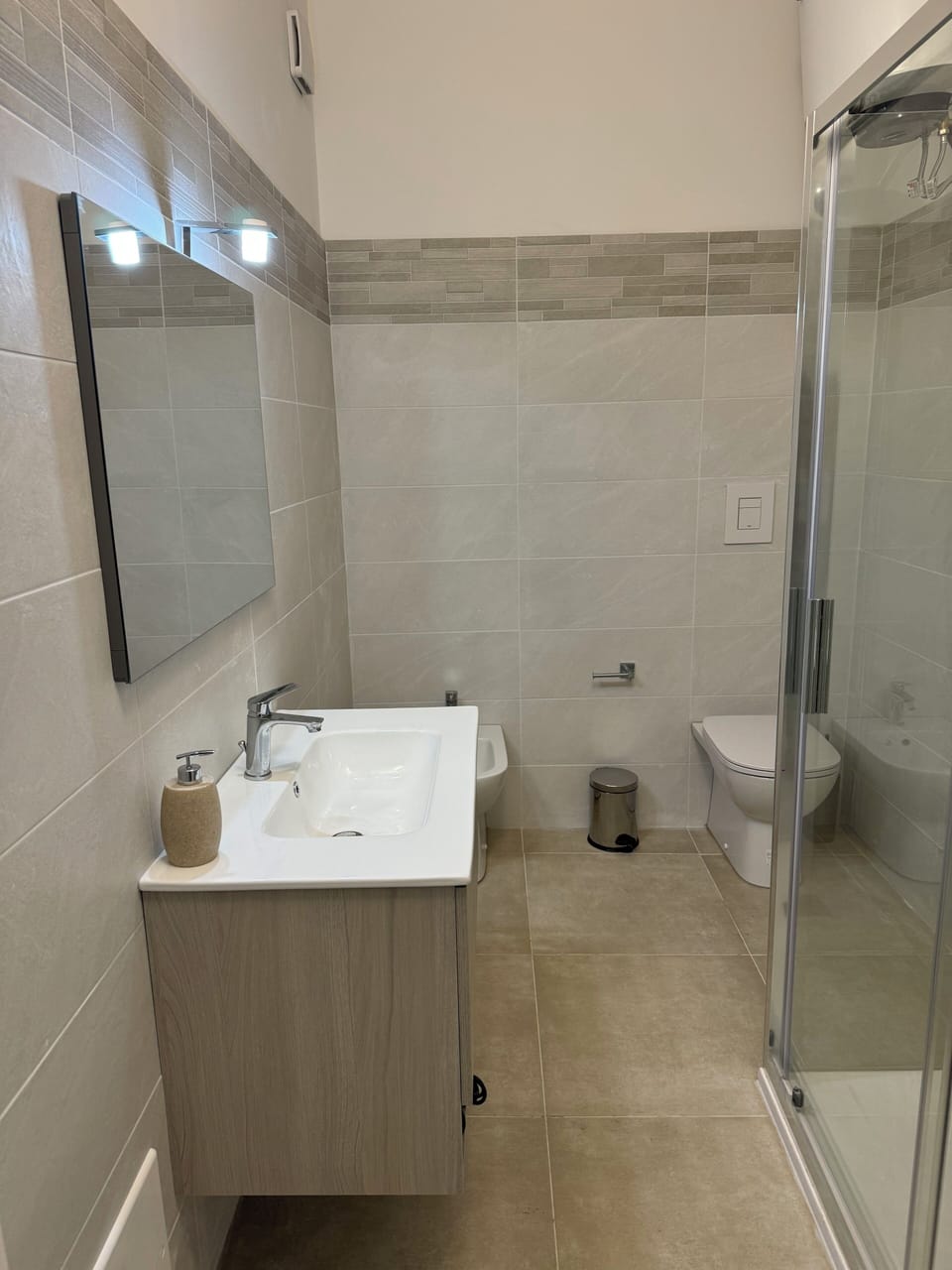 Comfort Triple Room, Balcony (Henri) | Bathroom | Shower, hair dryer, towels, toilet paper